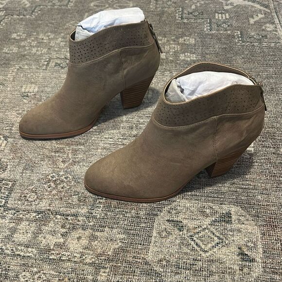 Violet & Red Jackson Lazer Cut Topline Taupe Ankle Booties - Picture 4 of 6